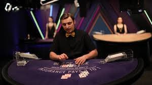 Sesi live dealer Evolution Gaming Blackjack di duriantogel dengan interaksi pemain melalui fitur chat